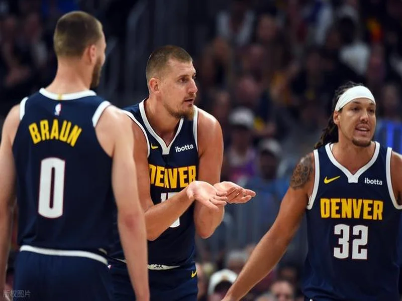 廷贝尔:不觉得埃泽上演帽子戏法是偶然,这家伙一直都很努力